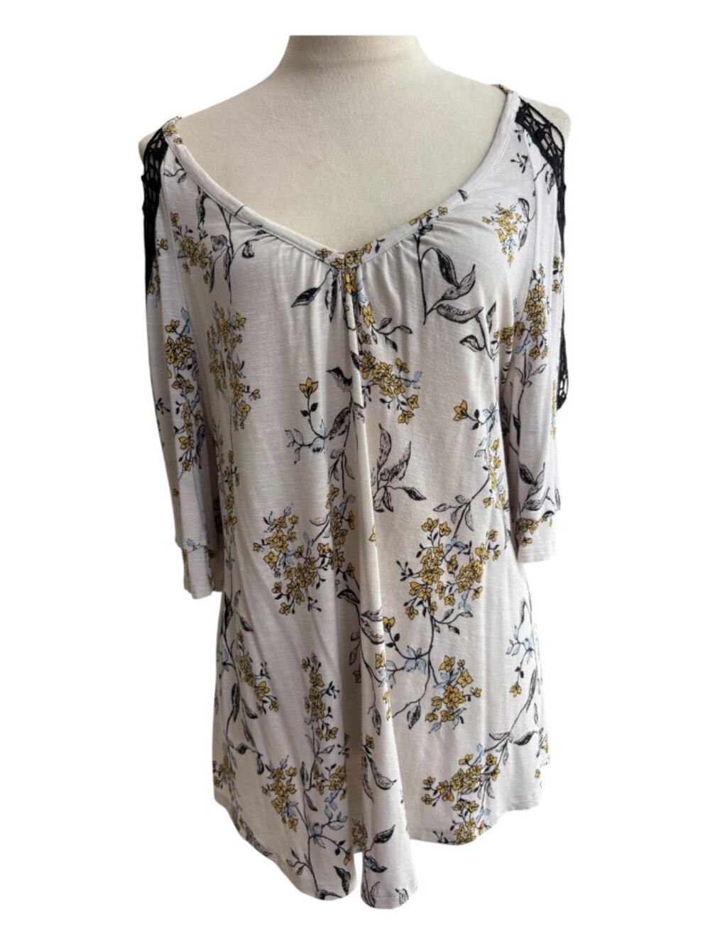Maurices Cold Shoulder Floral Top Sz 0 Boho Crochet Trim (2666-1)